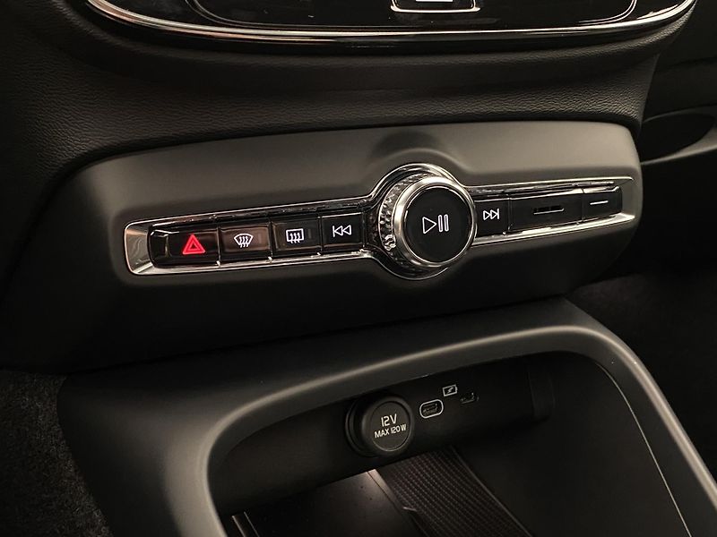 Volvo XC40 (2026) B3 AUT DARK ULTRA  - fotka 35 z 61