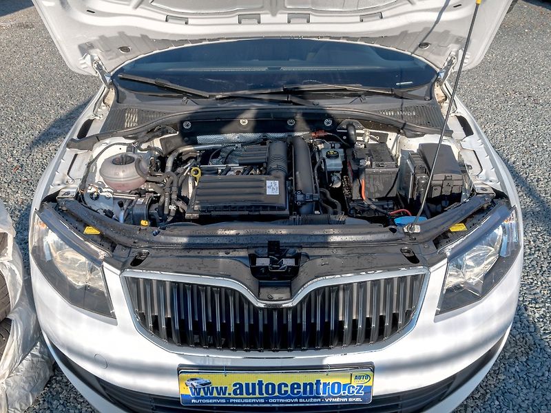 Škoda Octavia (2014) ČR 1.2TSI – 2x PNEU - fotka 32 z 38