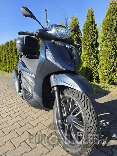 Piaggio Beverly 400 (2022) - fotka 4 z 16