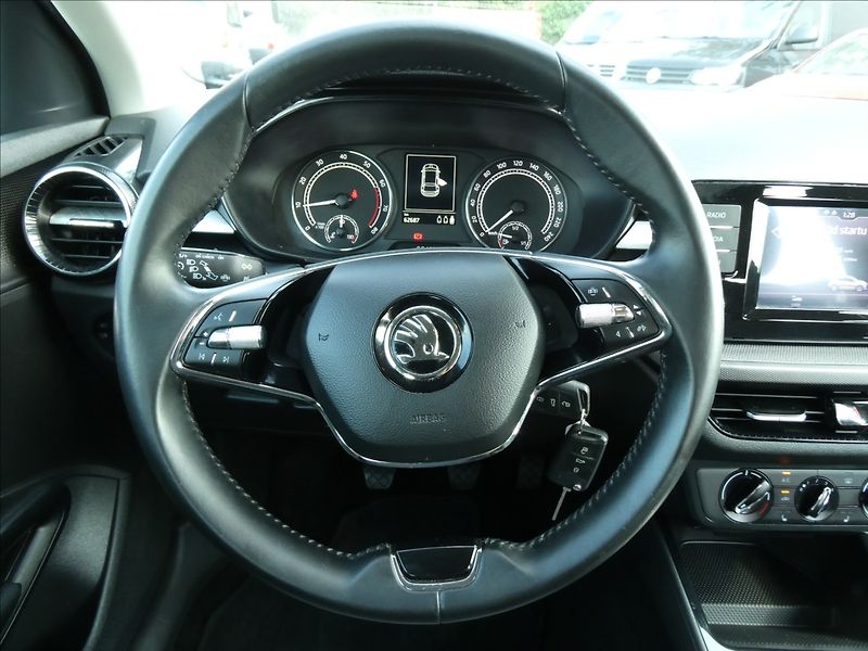 Škoda Fabia 1,0 TSi 70kW závěs,tempomat - fotka 30 z 38