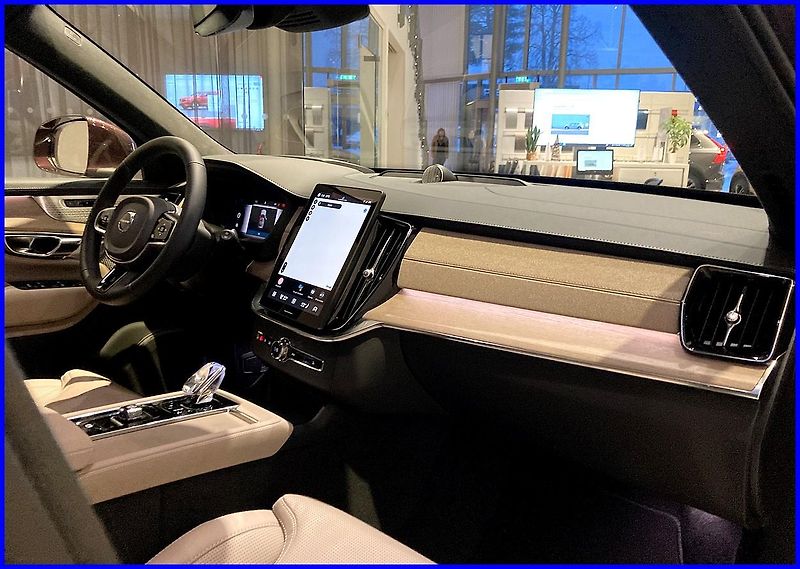 Volvo XC90 (2026) B5 AWD PLUS BRIGHT  - fotka 12 z 20