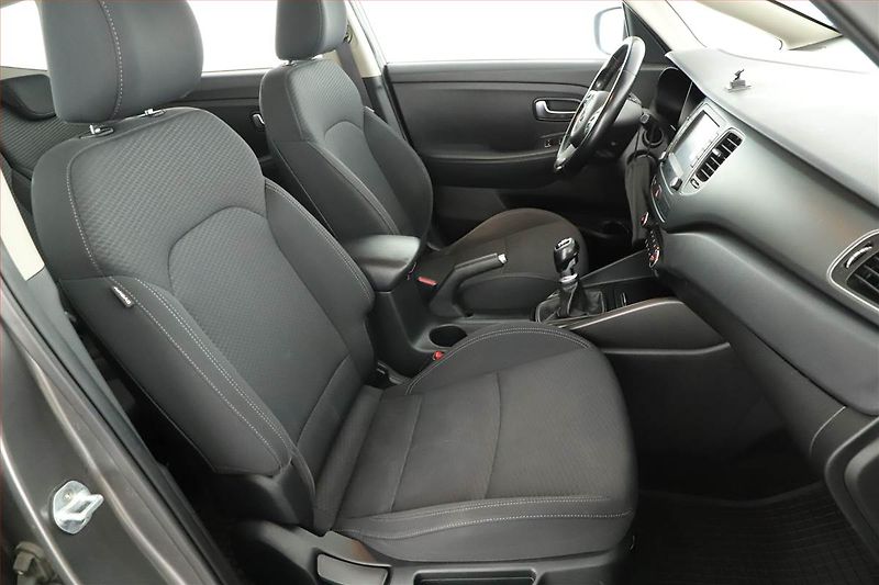 Kia Carens (2018) 1.7 CRDi, 7 míst, Navi - fotka 14 z 17