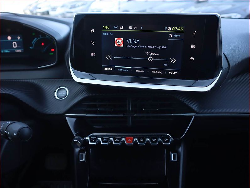 Peugeot 208 (2022) Allure 50 kWh, SoH 100% - fotka 12 z 23