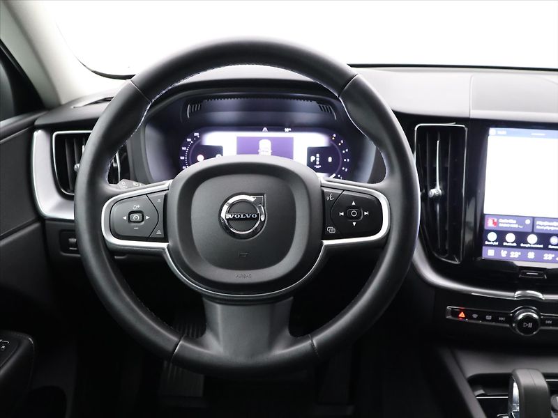 Volvo XC60 2,0 B4 145KW AWD MOMENTUM - fotka 19 z 40