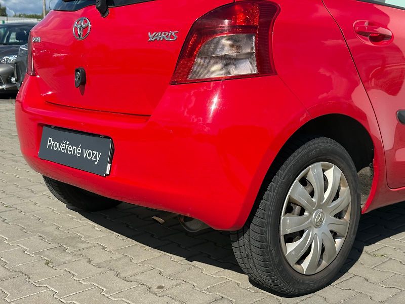 Toyota Yaris 1.3 VVT-i 64kW - fotka 26 z 26