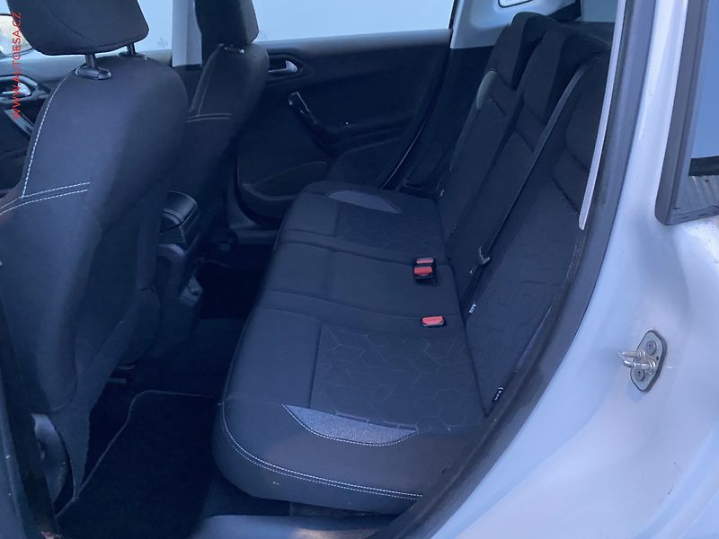 Peugeot 2008 (2019) 1.2 PT, 2.maj,ČR, AC, temp - fotka 10 z 15