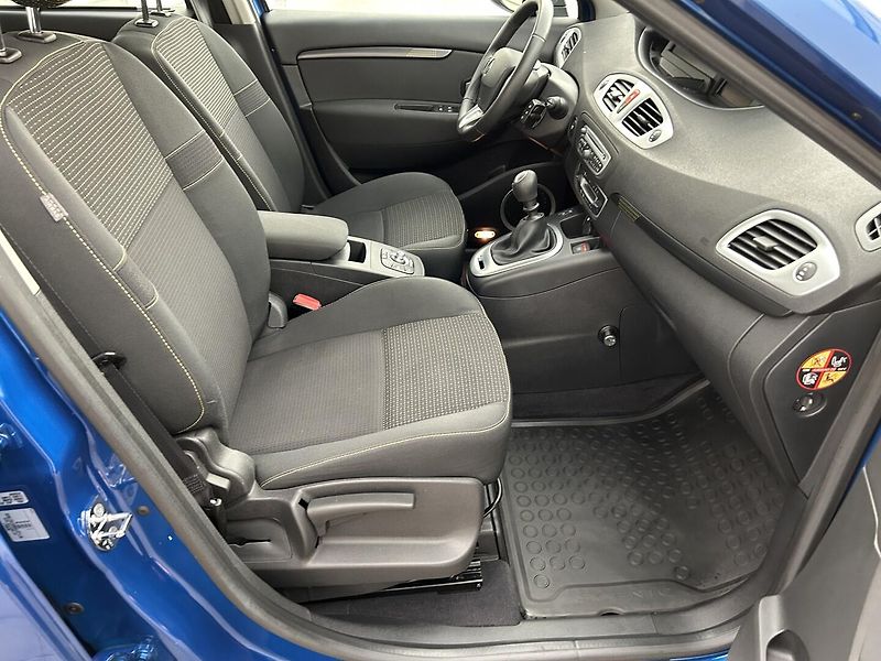 Renault Scénic 1.4 16v Dynamique - fotka 27 z 30