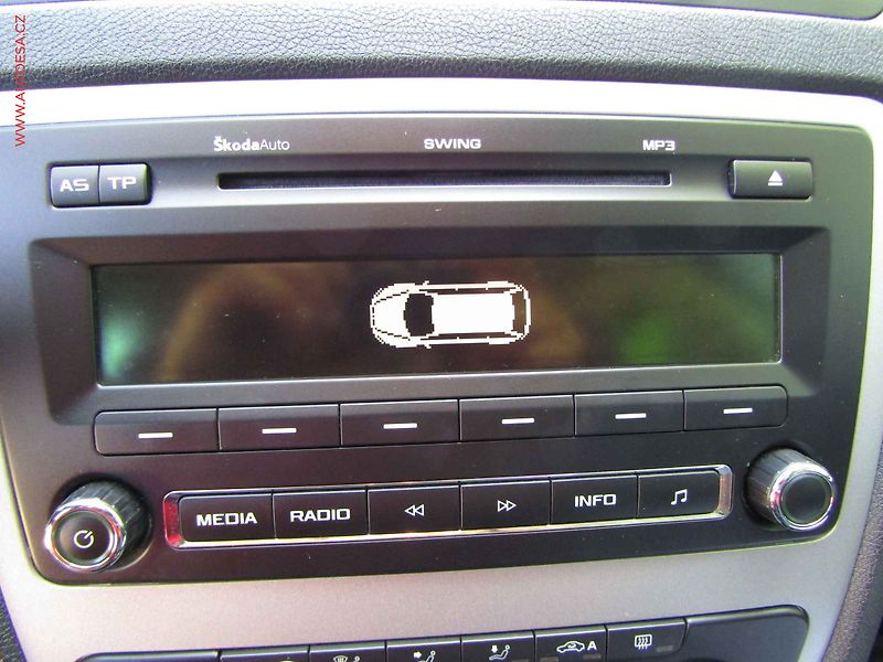 Škoda Octavia (2013) 2.0 TDi, AC, park.čidla - fotka 17 z 19