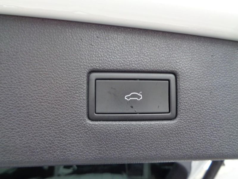 Volkswagen Tiguan 2.0 TDI DSG Elegance  110 kW - fotka 29 z 30