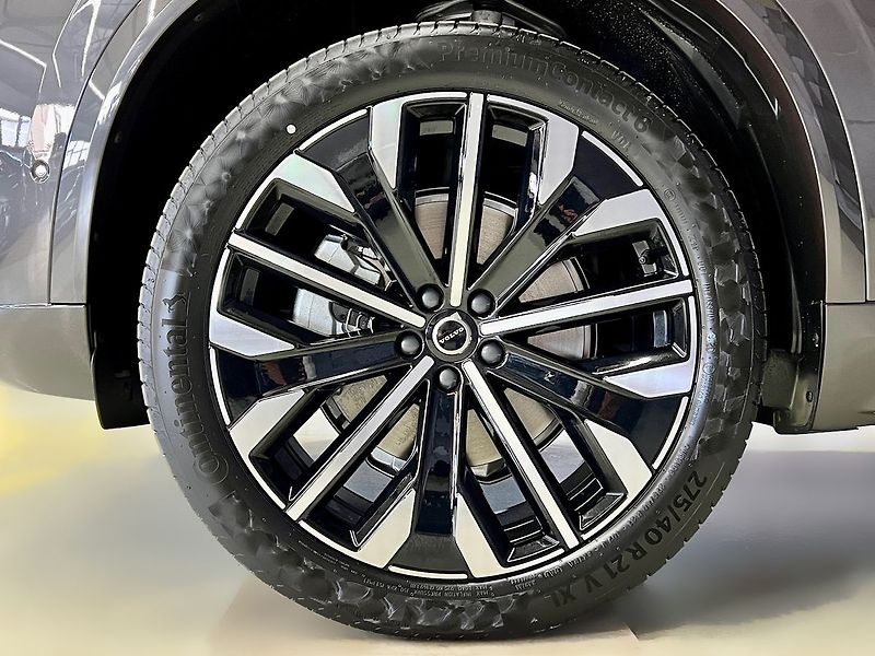 Volvo XC90 B5 AWD PLUS DARK, PANO, H&K - fotka 7 z 33