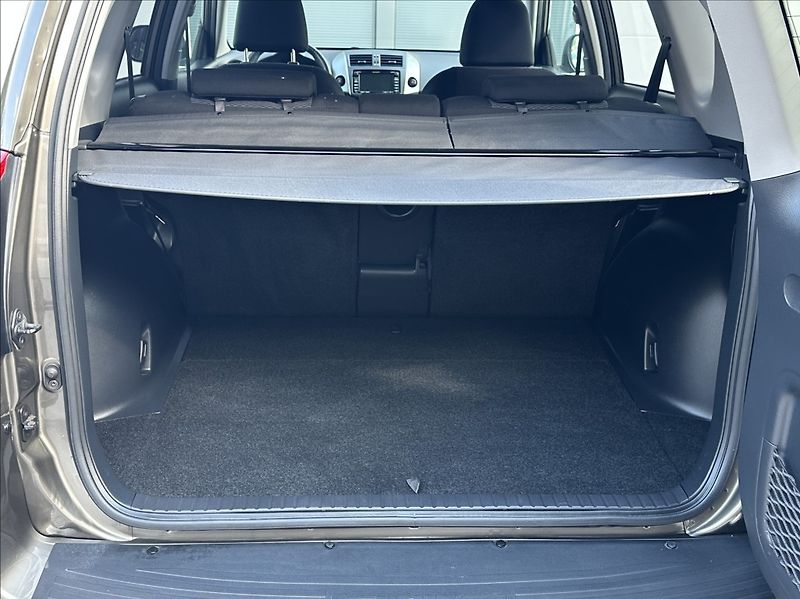 Toyota RAV4 2,0 158PS  Life A/T 4x4 - fotka 40 z 51
