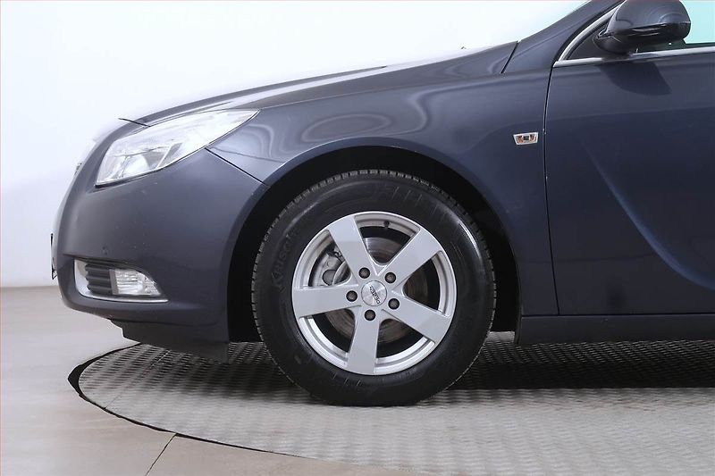Opel Insignia (2009) 2.0 CDTI, Navi, Tempomat - fotka 14 z 19