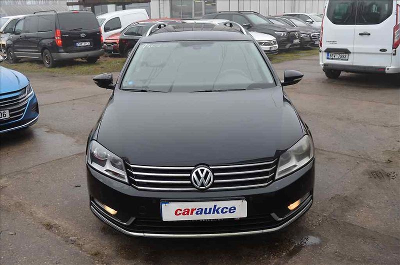 Volkswagen Passat (2014) VARIANT 1,6 TDI DSG - fotka 2 z 21