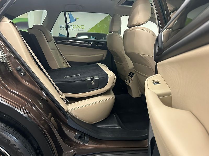 Subaru Outback (2018) 2.5 Executive 2018 | Záruka - fotka 30 z 63