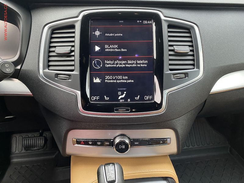 Volvo XC90 (2016) 2.0 D, Momentum, AT - fotka 11 z 20