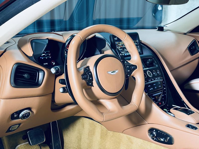 Aston Martin DBS (2019) 5.2.V12*Q*SUPERLEGGERA*CERAM - fotka 25 z 50