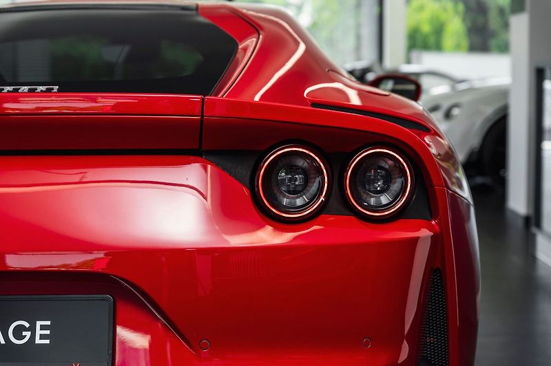 Ferrari 812 Superfast - fotka 8 z 22