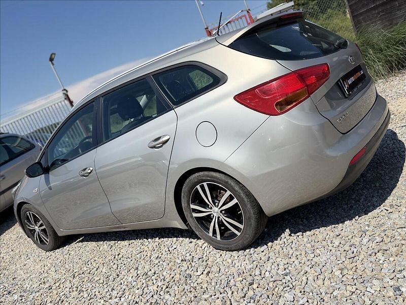 Kia Ceed 1,6 NOVÉ V ČR, +SADA KOL - fotka 7 z 25