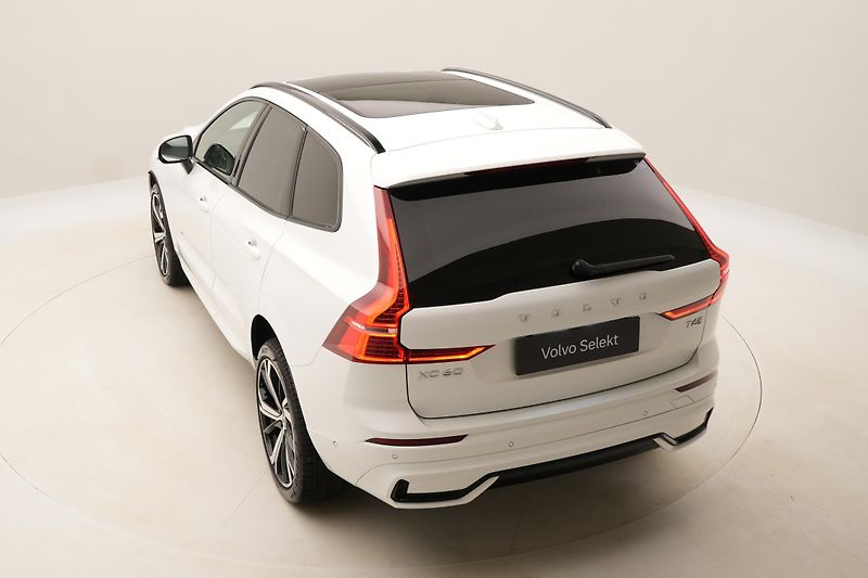 Volvo XC60 T6 AWD RECHARGE DARK PLUS AUT - fotka 18 z 63