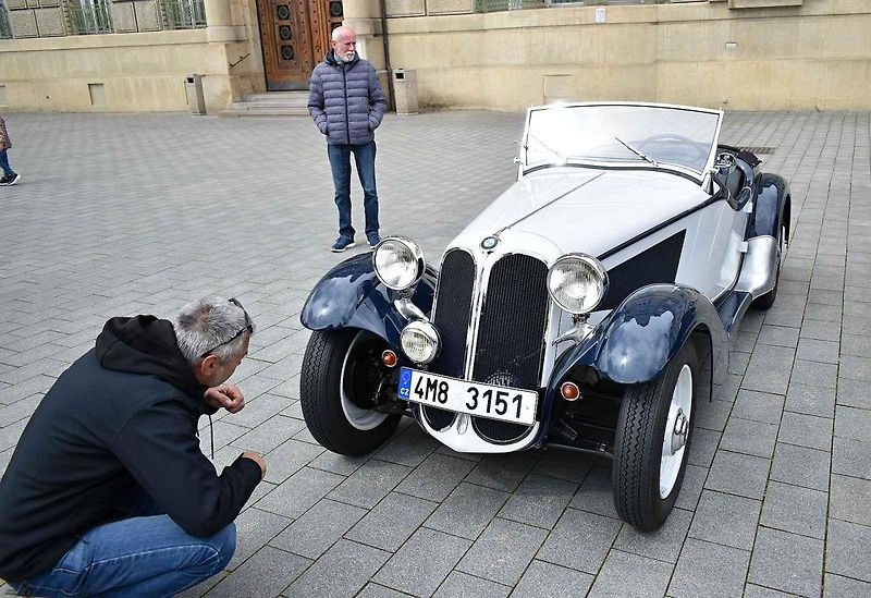 Tradiční sraz autoveteránistů na náměstí T. G. Masaryka v Prostějově. 18. května 2025