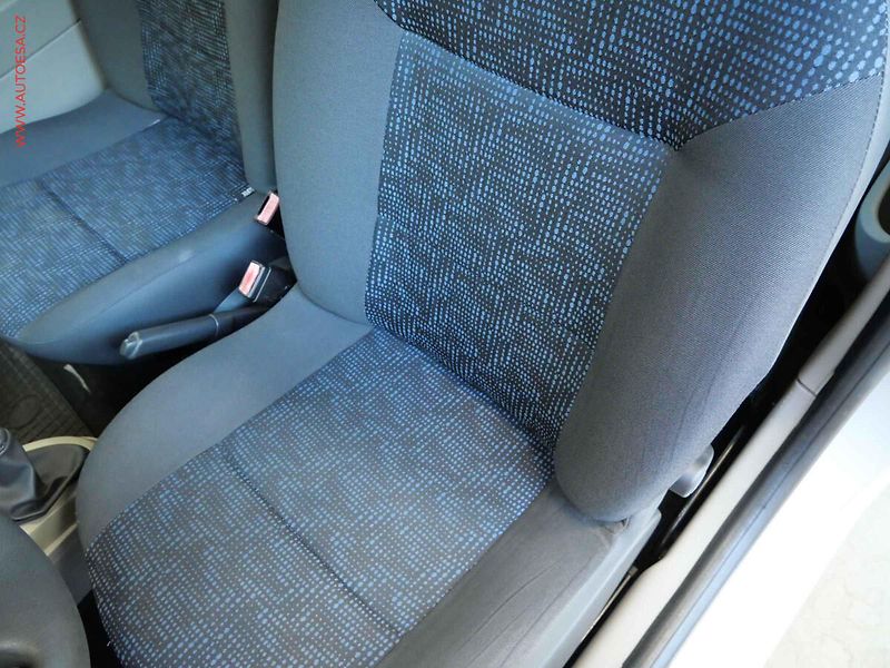 Renault Twingo (2010) 1.2i, 2.maj - fotka 9 z 17