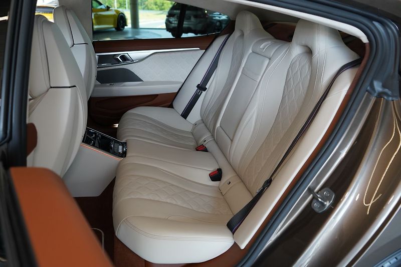 BMW M8 Competition xDrive Gran Coupé - fotka 47 z 50
