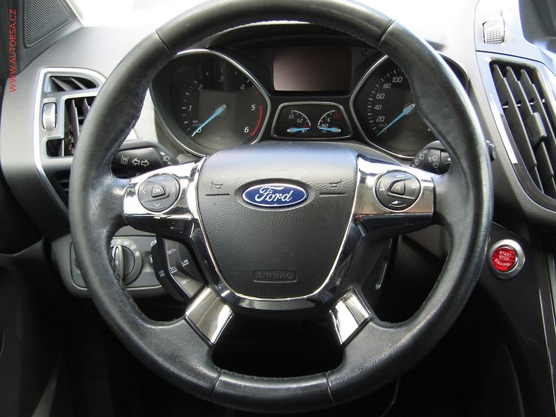 Ford Kuga (2013) 2.0 TDCi 4x4, AT, xenon - fotka 13 z 21