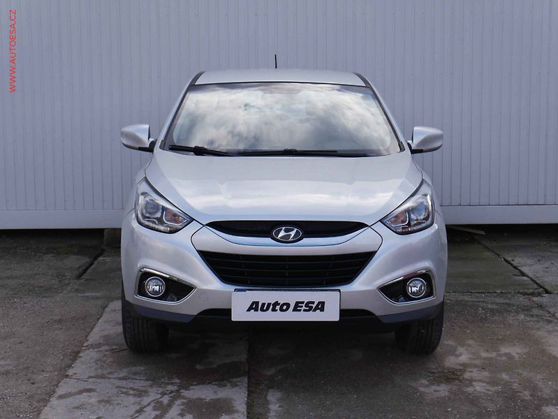 Hyundai ix35 (2014) 1.6i, AC, výhřev sed - fotka 2 z 16