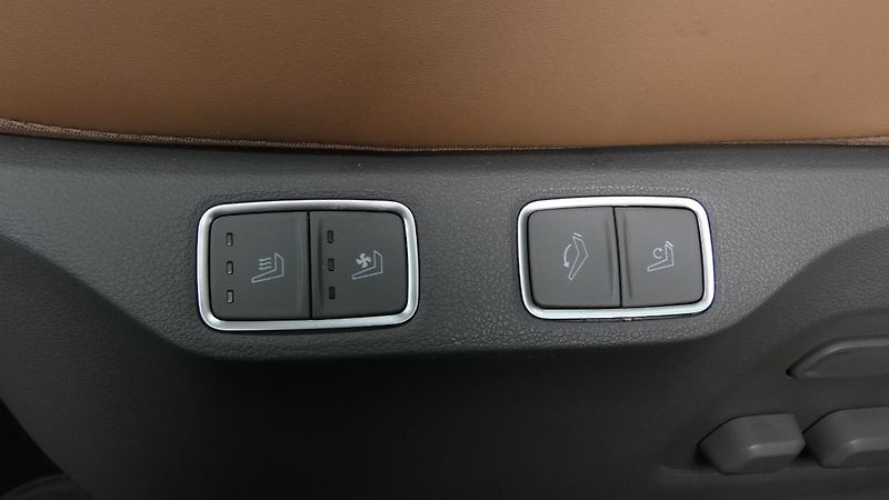 Hyundai Staria 2.2 CRDi Luxury 4x4 Auto - fotka 25 z 32