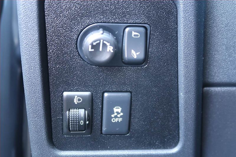 Nissan Qashqai (2010) 1.6, Navi, Tempomat - fotka 18 z 18