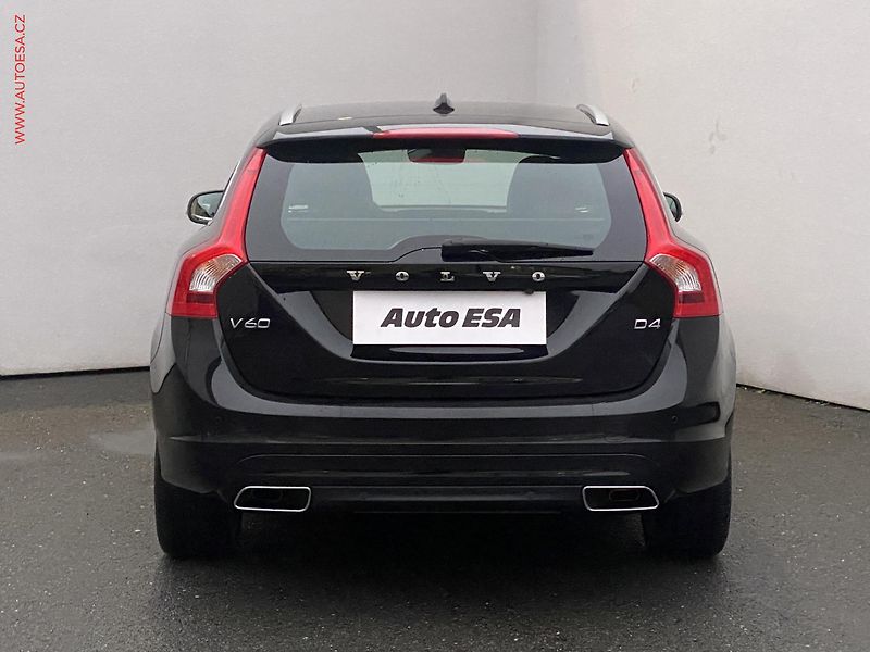 Volvo V60 (2016) 2.0 D4, Ocean Race, AT - fotka 5 z 18
