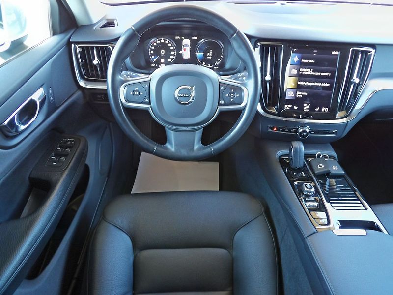 Volvo V60 2.0 T6 AWD PHEV Momentum - fotka 7 z 31