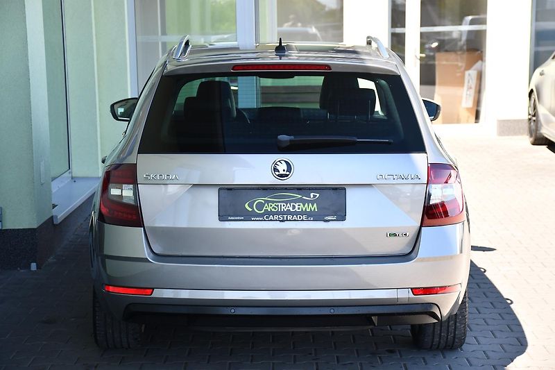 Škoda Octavia 1.4G-TEC LED DSG NAVI PDC - fotka 10 z 35