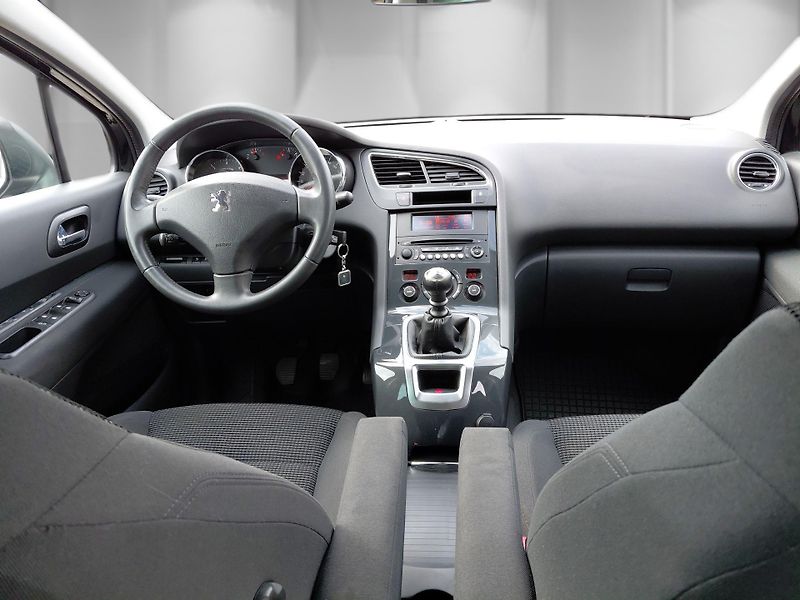 Peugeot 5008 (2014) 1.6HDi Active  - fotka 22 z 24