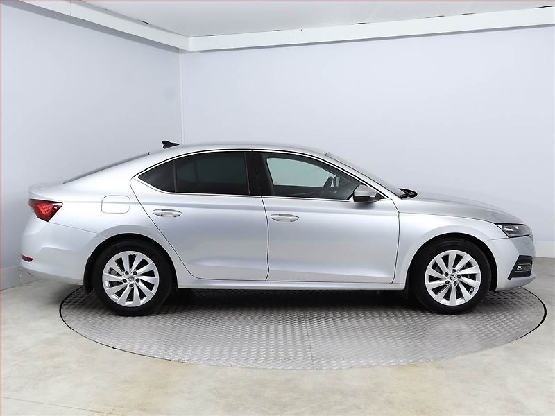 Škoda Octavia (2023) Style 2.0 TDI - fotka 6 z 23