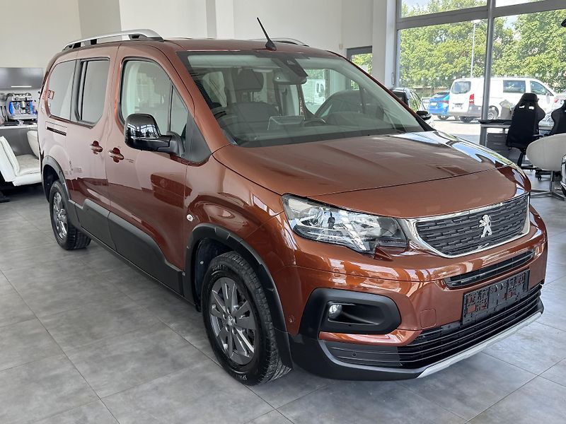 Peugeot Rifter (2022) 1,2 Aut. Allure Pack 7.Míst L2 - fotka 1 z 25