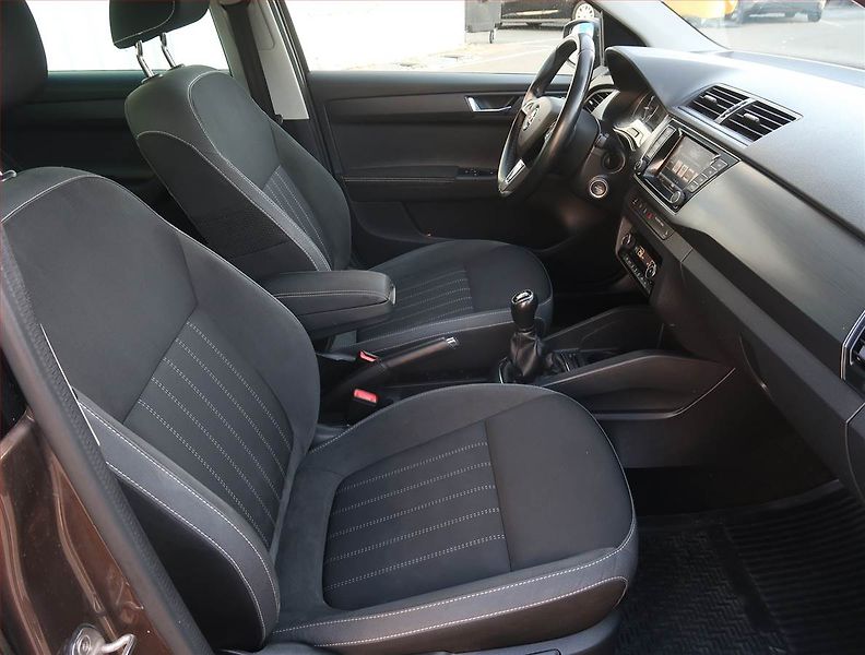 Škoda Fabia (2019) Style Plus 1.0 TSI, Serv.kniha - fotka 9 z 23
