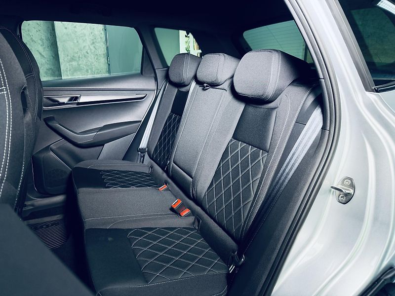 Škoda Karoq (2025) 1.5TSI*SPORT*360*5.LET.ZÁR - fotka 37 z 42