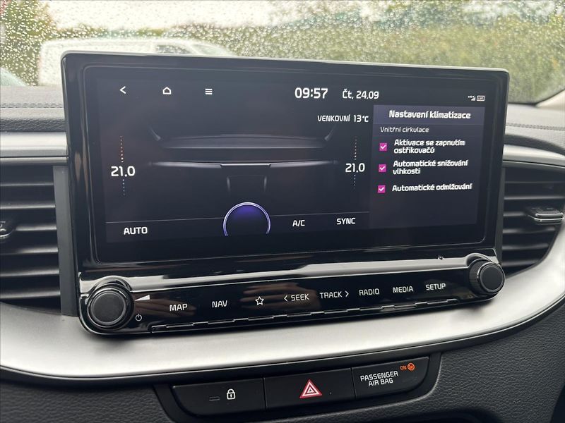 Kia Ceed 1,5 TGDi TOP ZÁRUKA CARPLAY - fotka 25 z 42