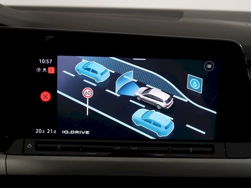 Volkswagen Golf (2021) LIFE 2.0TDI 85KW - fotka 26 z 38