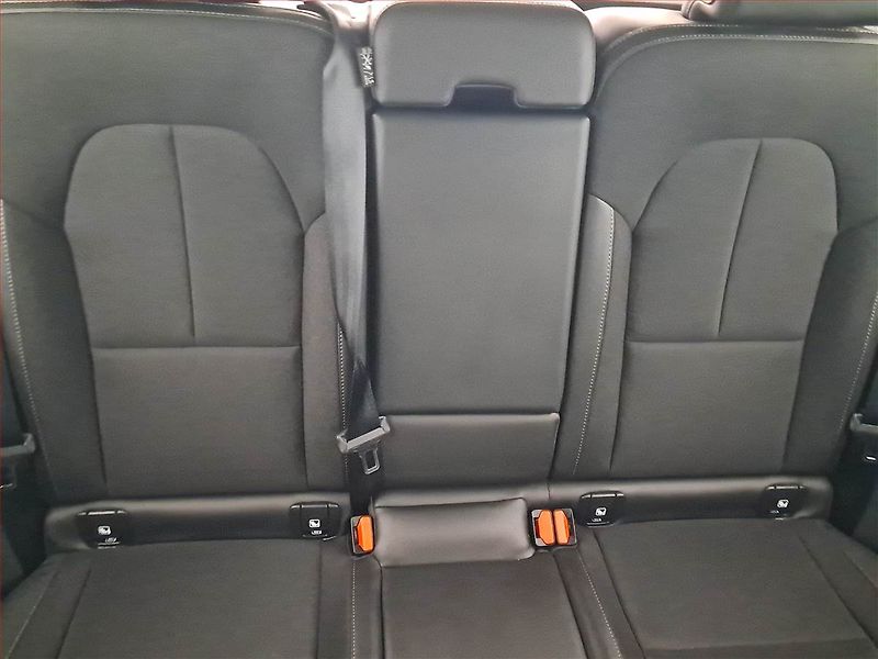 Volvo XC40 (2019) Momentum D3 AWD - fotka 10 z 18