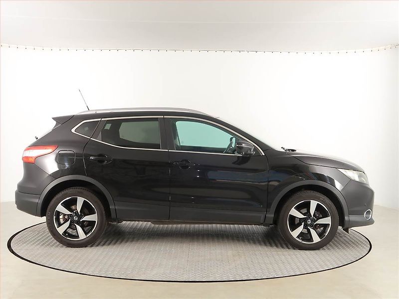 Nissan Qashqai (2014) 1.5 dCi, Serv.kniha, Navi - fotka 6 z 17