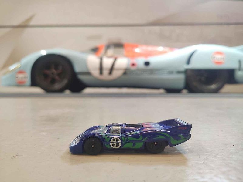 Zážitek na celý život si z jubilejního závodu 24 hodin Le Mans odvezli automodeláři z Mostu. Malé a velké Porsche podruhé.