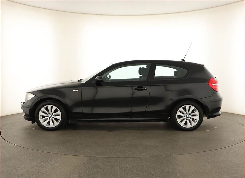 BMW Řada 1 (2009) 116i, po STK, oblíbený vůz - fotka 3 z 13