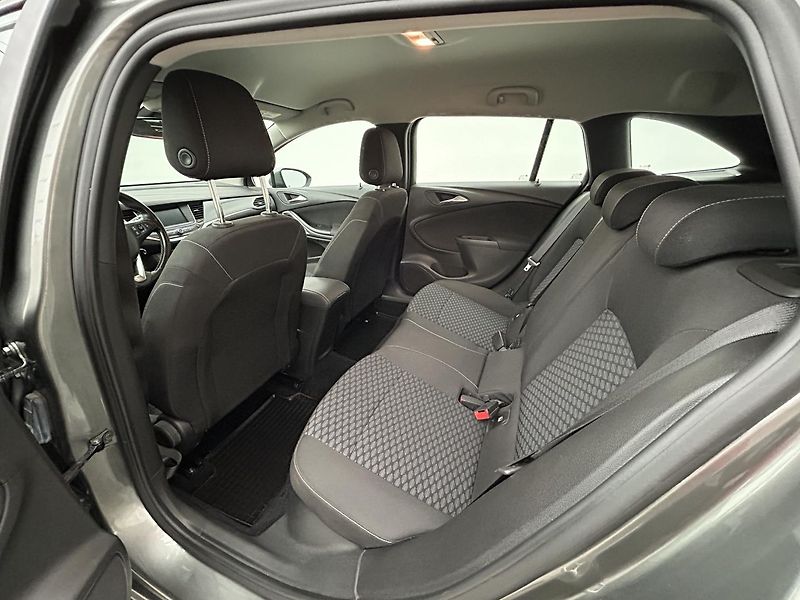 Opel Astra 1.6 CDTi Enjoy - fotka 11 z 24