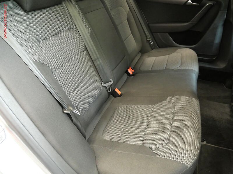 Volkswagen Passat (2012) 2.0 TDi, Comfortline, DSG, TZ - fotka 12 z 21