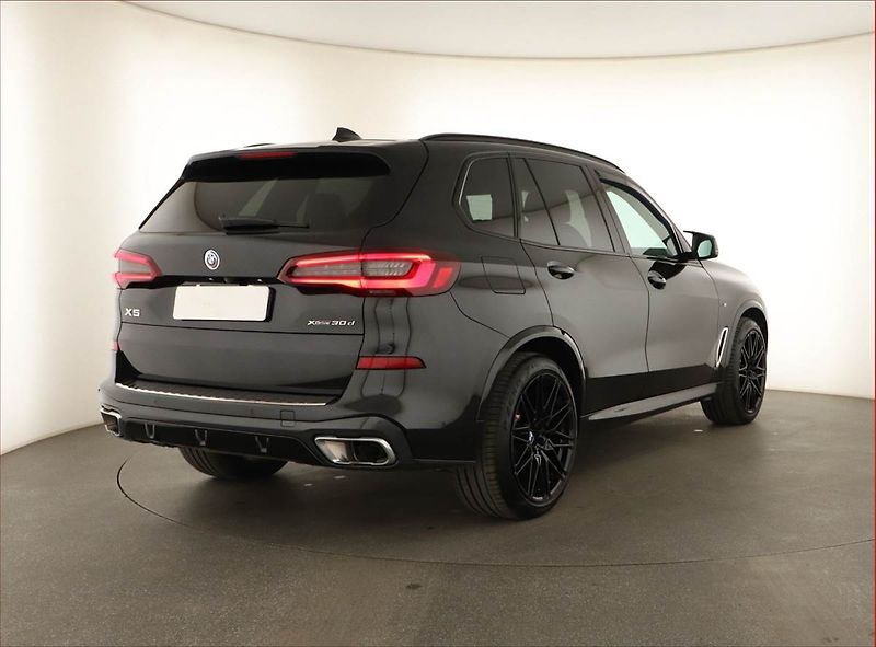 BMW X5 (2022) xDrive30d - fotka 5 z 20
