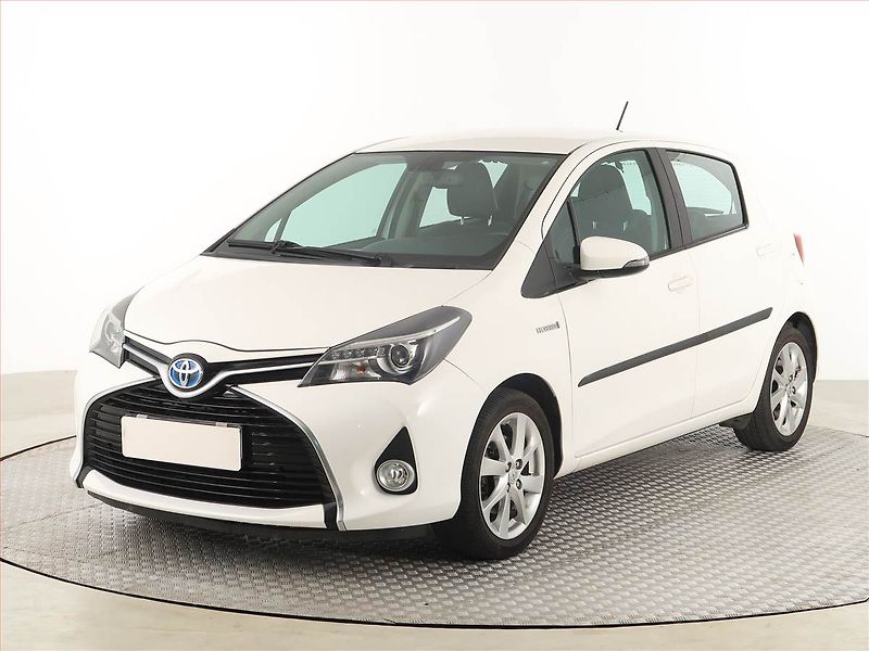 Toyota Yaris (2015) 1.5 Hybrid, Automat, Kůže - fotka 2 z 18