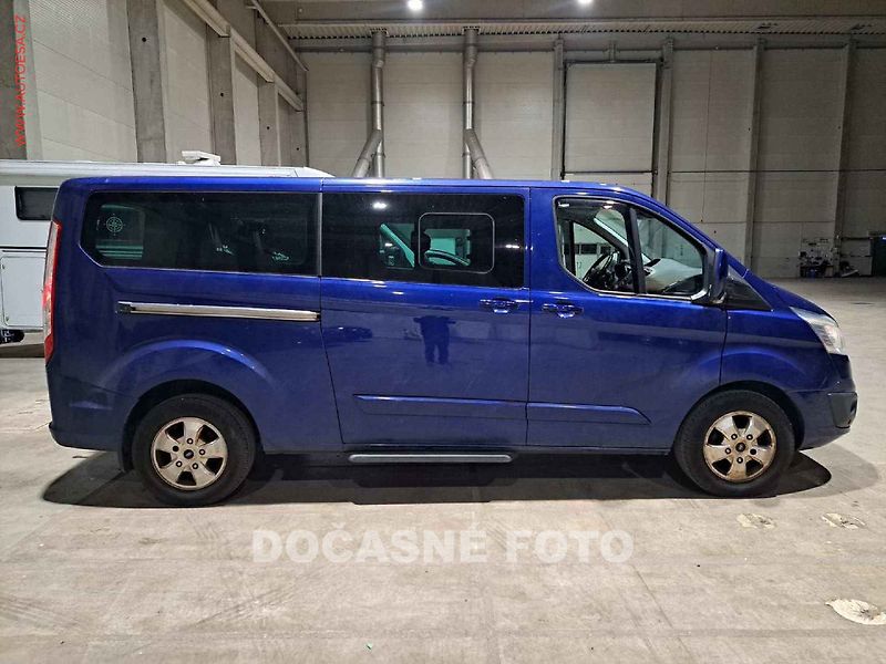 Ford Tourneo Custom (2016) 2.0TDCi L2 9míst, Limited, TZ - fotka 3 z 13