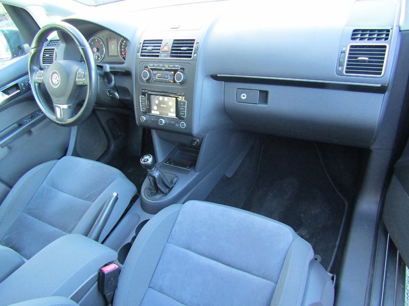 Volkswagen Touran (2011) 1.6 TDI 77kW  ROZVODY - fotka 14 z 47